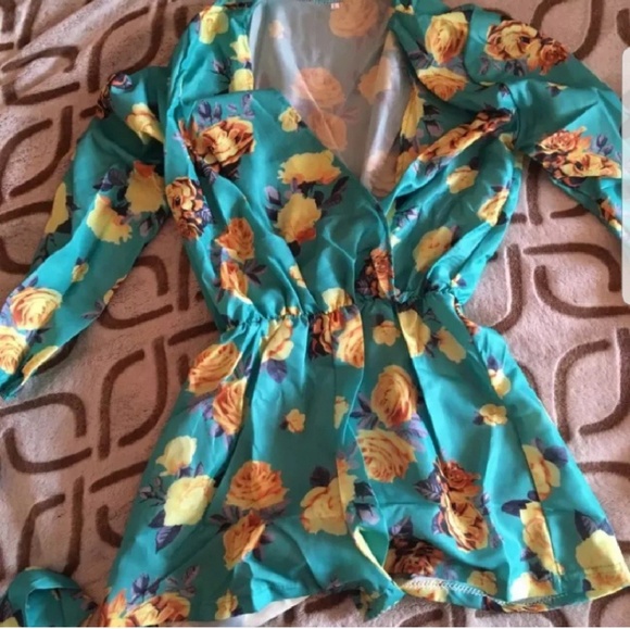 Sexy Floral Romper - Picture 4 of 4